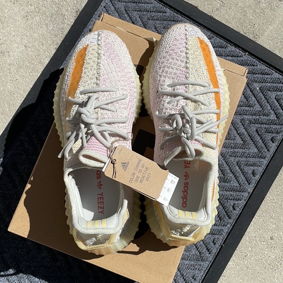 Authentic Yeezy 350 v2 UV color change light up - Picture 11 of 14